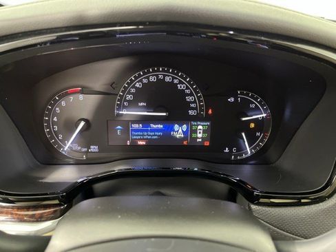 Used 2017 Cadillac XT5 Luxury FWD image 17