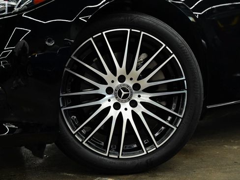 Used 2024 Mercedes-Benz C 300 4MATIC Sedan image 3