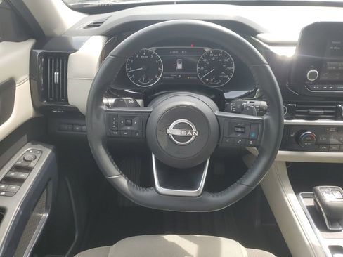 Used 2024 Nissan Pathfinder SV FWD image 11