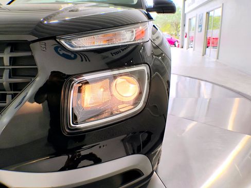 Used 2021 Hyundai Venue SE image 21