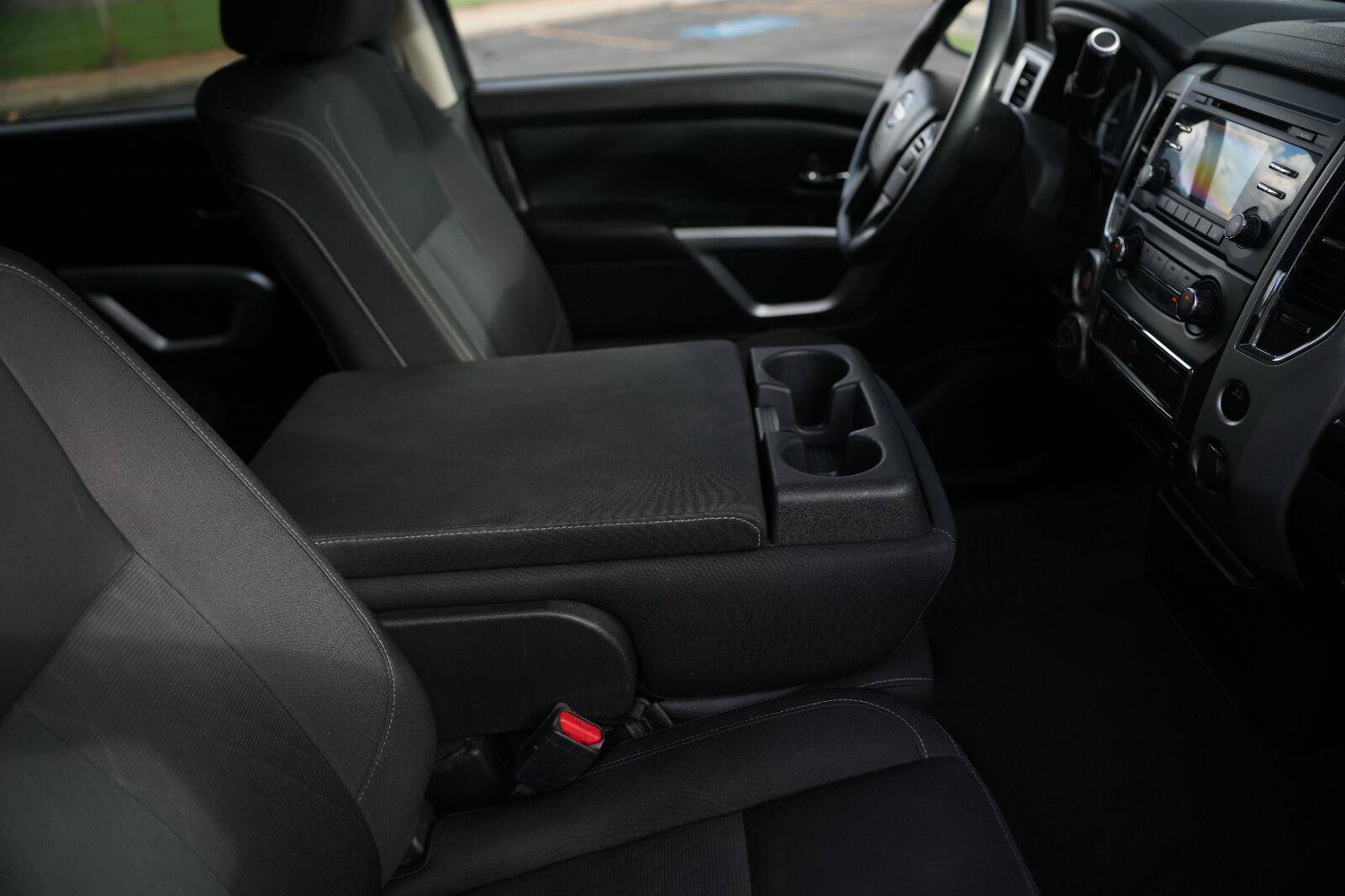 Used 2018 Nissan Titan SV AWD/4WD image 28
