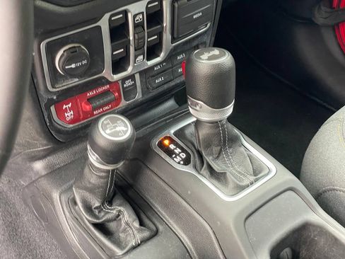 Used 2024 Jeep Wrangler Unlimited AWD/4WD image 26
