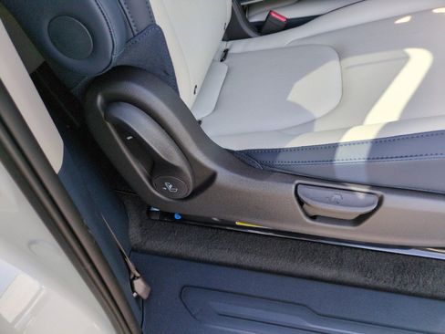 New 2026 Kia Carnival EX FWD image 39