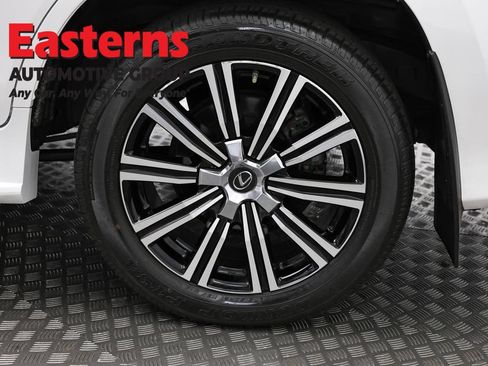 Used 2018 Lexus LX 570 4WD w/ Luxury Package image 39