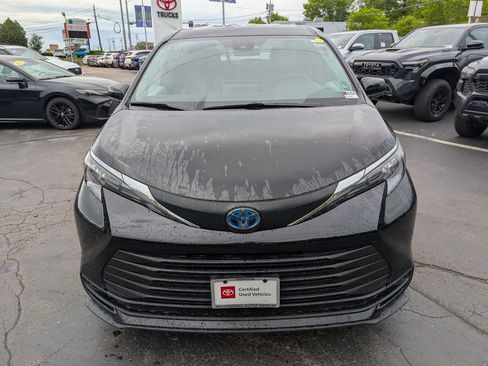 Used 2025 Toyota Sienna LE AWD/4WD image 11
