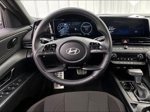 Certified 2025 Hyundai Elantra SEL FWD image 5