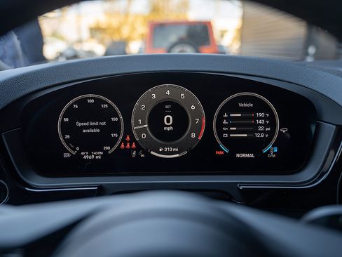 Certified 2025 Porsche Cayenne S image 10