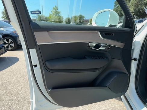 Certified 2025 Volvo XC90 B6 Core w/ Climate Package image 12