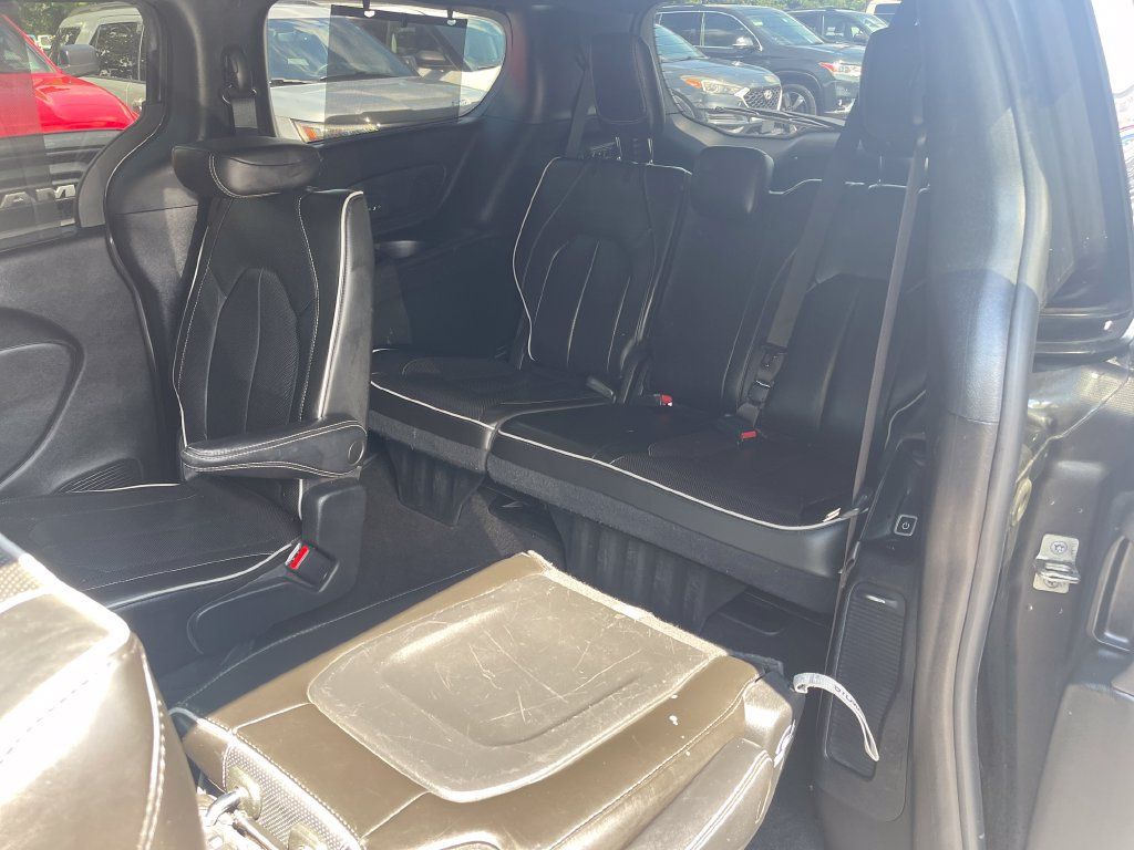 Used 2022 Chrysler Pacifica Limited w/ S Appearance Package FWD image 17