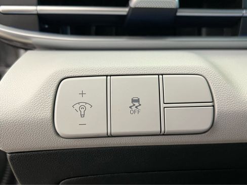 New 2026 Hyundai Elantra Limited image 31