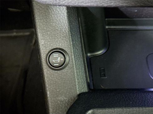 Used 2018 Toyota Tacoma TRD Off-Road AWD/4WD image 14