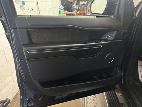 Used 2021 Ford Expedition Limited image 8