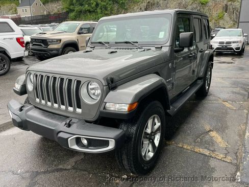 Used 2021 Jeep Wrangler Unlimited Sahara w/ Dual Top Group AWD/4WD image 5