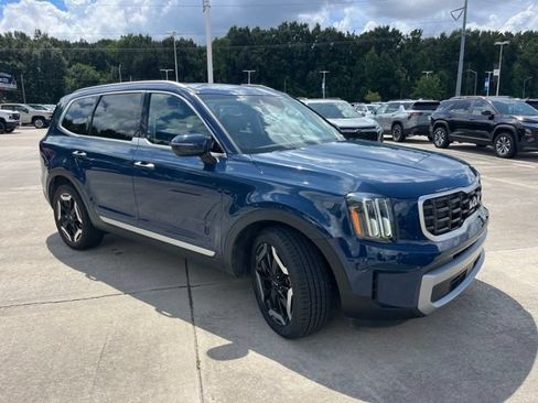 Used 2023 Kia Telluride S w/ S Sunroof Package FWD image 9
