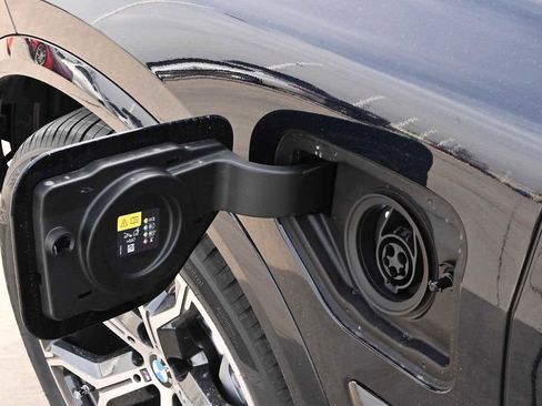 New 2026 BMW X5 xDrive50e w/ Executive Package image 31