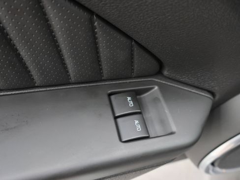 Used 2013 Ford Mustang Shelby GT500 RWD image 39
