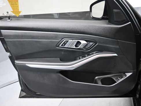 Used 2020 BMW 330i xDrive Sedan w/ Premium Package image 9