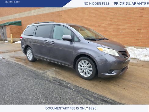 Used 2011 Toyota Sienna LE w/ Towing Pkg image 1
