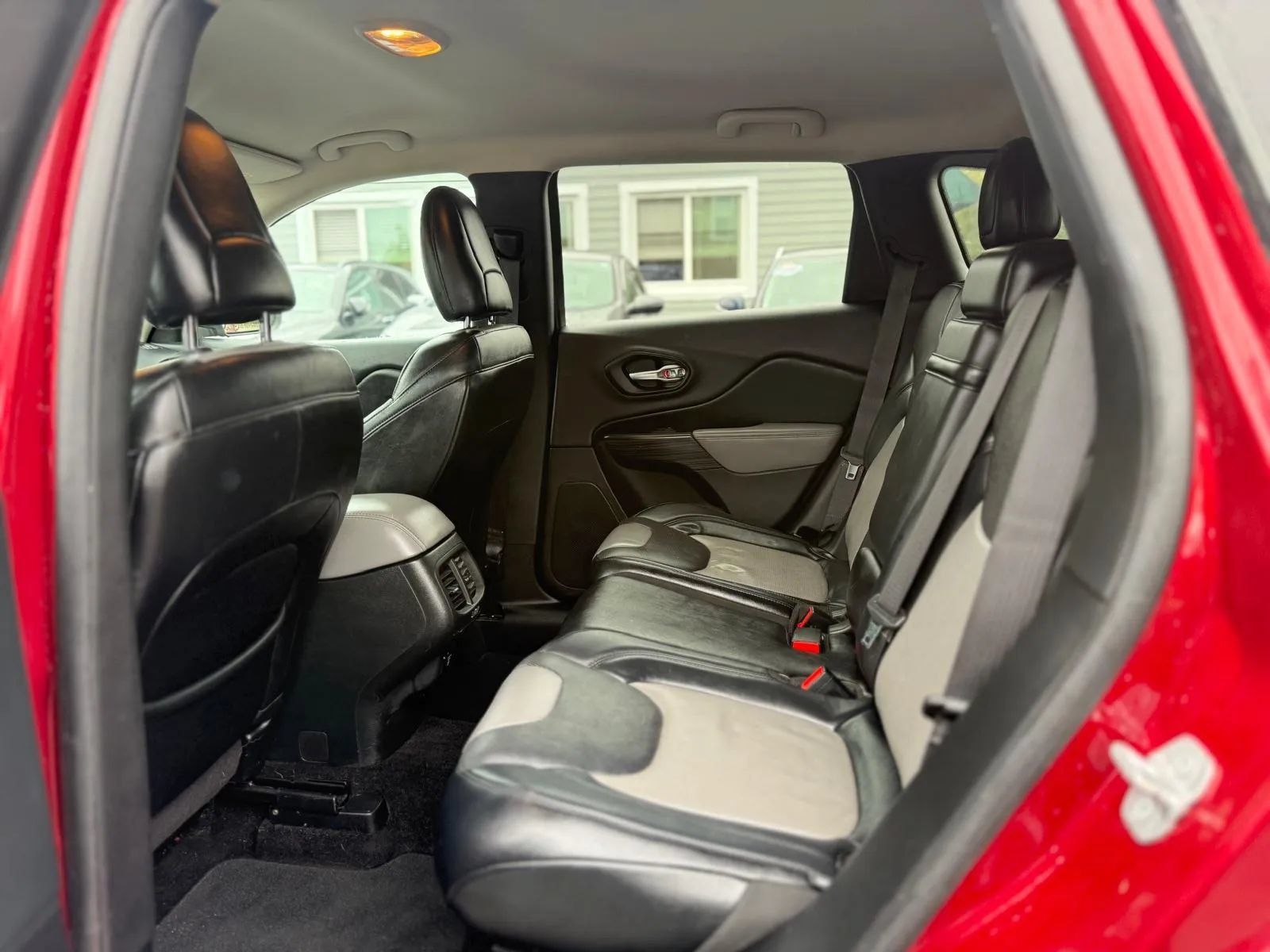 Used 2014 Jeep Cherokee Limited w/ Luxury Group AWD/4WD image 12