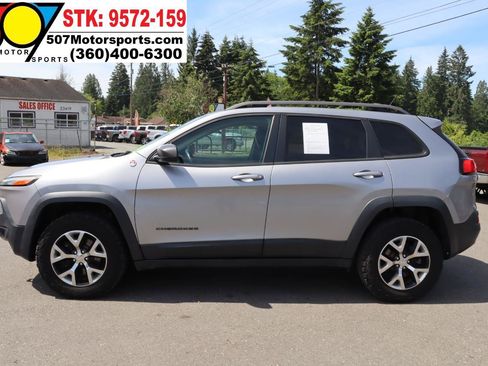 Used 2015 Jeep Cherokee Trailhawk AWD/4WD image 5