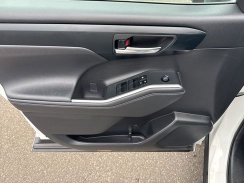 Used 2023 Toyota Highlander XLE image 15
