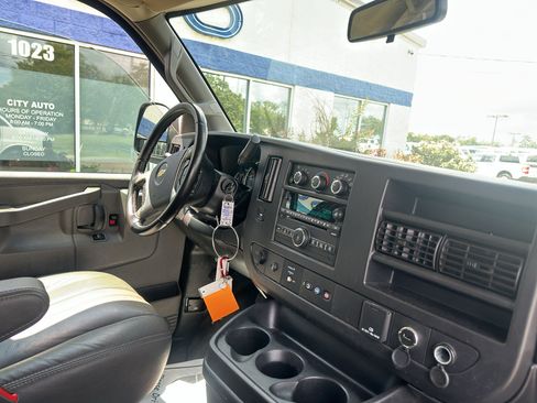 Used 2019 Chevrolet Express 3500 LS RWD image 11