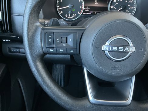 Used 2024 Nissan Pathfinder S image 12