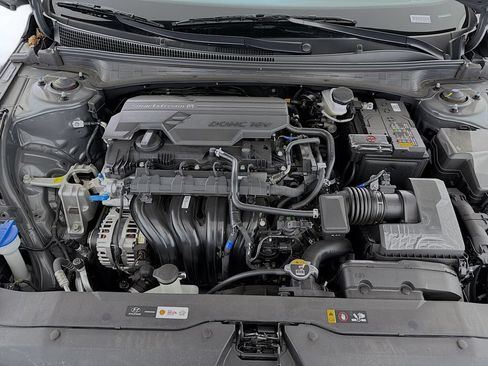 Used 2025 Hyundai Elantra Sport FWD image 29
