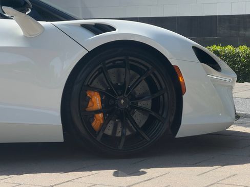 Used 2025 McLaren Artura Spider RWD image 6