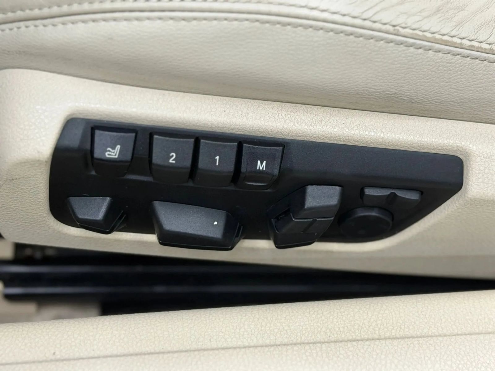 Used 2012 BMW 650i Convertible RWD image 18