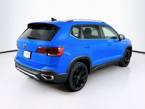 Used 2023 Volkswagen Taos SE w/ Black Wheel Package FWD image 9