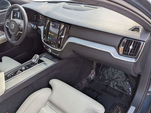 Certified 2025 Volvo V60 B5 Cross Country Ultra image 27
