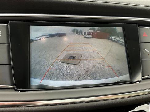 Used 2019 Buick Enclave Essence image 27