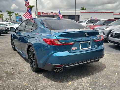 Used 2025 Toyota Camry SE FWD image 9