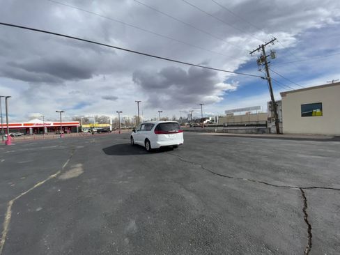 Used 2025 Chrysler Pacifica Select image 15