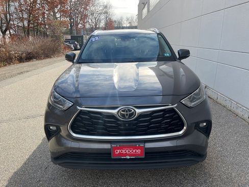 Certified 2022 Toyota Highlander Limited image 3