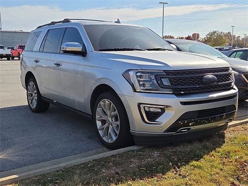 Used 2019 Ford Expedition Platinum image 2