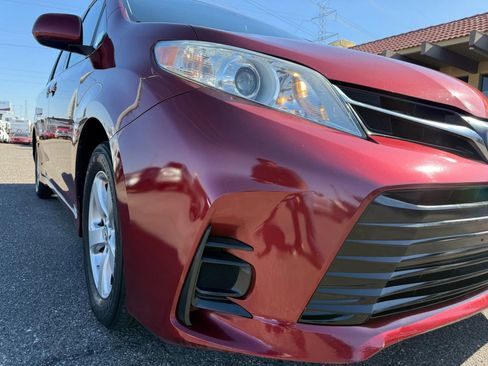 Used 2018 Toyota Sienna LE image 39
