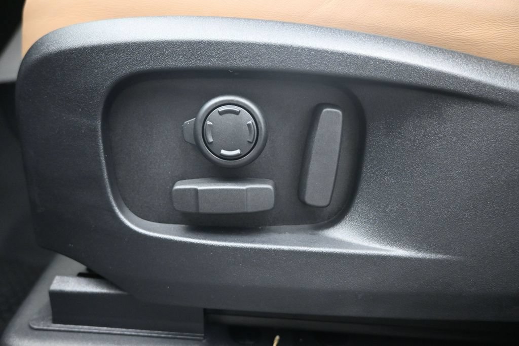Used 2025 Land Rover Defender 110 S AWD/4WD image 27