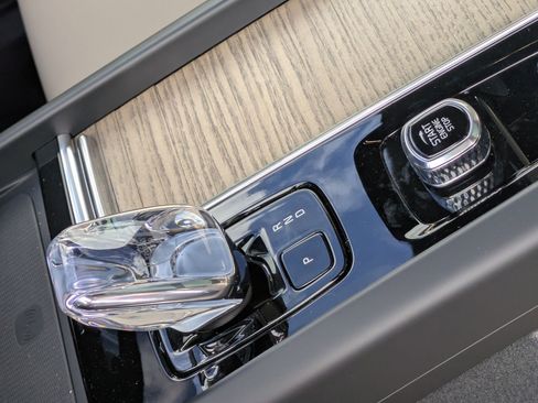 New 2026 Volvo XC60 B5 Plus w/ Protection Package Premier image 12