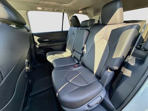 Used 2025 Toyota Grand Highlander AWD image 20
