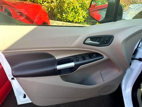Used 2014 Ford Transit Connect XLT image 8