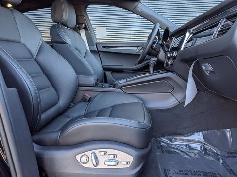 Certified 2026 Porsche Macan AWD/4WD image 26