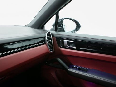 Certified 2022 Porsche Cayenne image 22