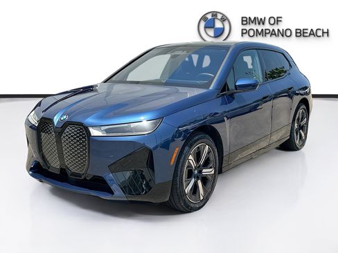 Used 2024 BMW iX xDrive50 w/ Sport Package AWD/4WD image 3
