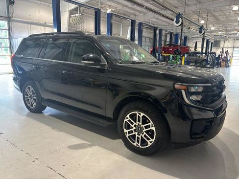 Certified 2025 Ford Expedition Active AWD/4WD image 3
