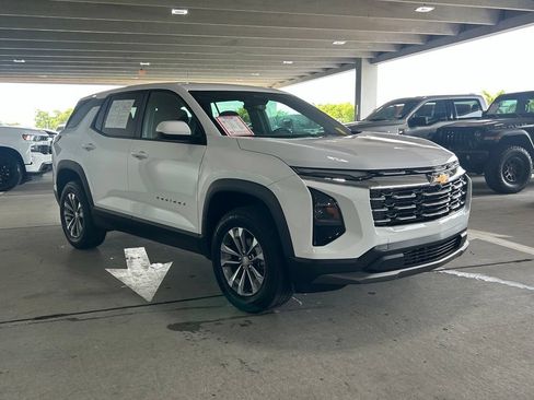 Used 2025 Chevrolet Equinox LT FWD image 7