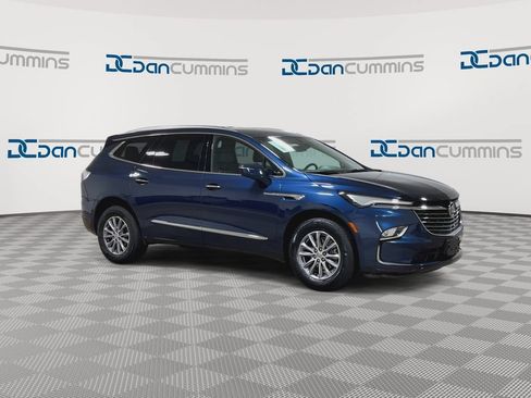 Used 2023 Buick Enclave Essence FWD image 2