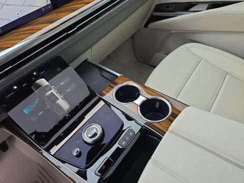 Certified 2025 Cadillac Escalade ESV Sport Platinum image 25