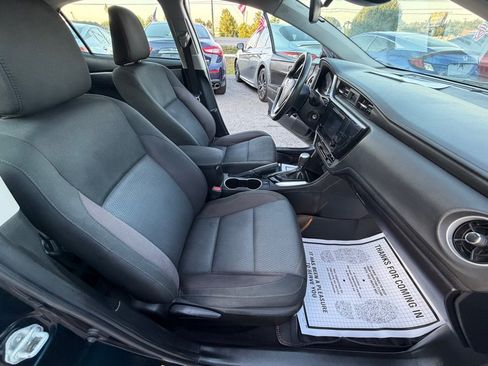 Used 2019 Toyota Corolla LE FWD image 9